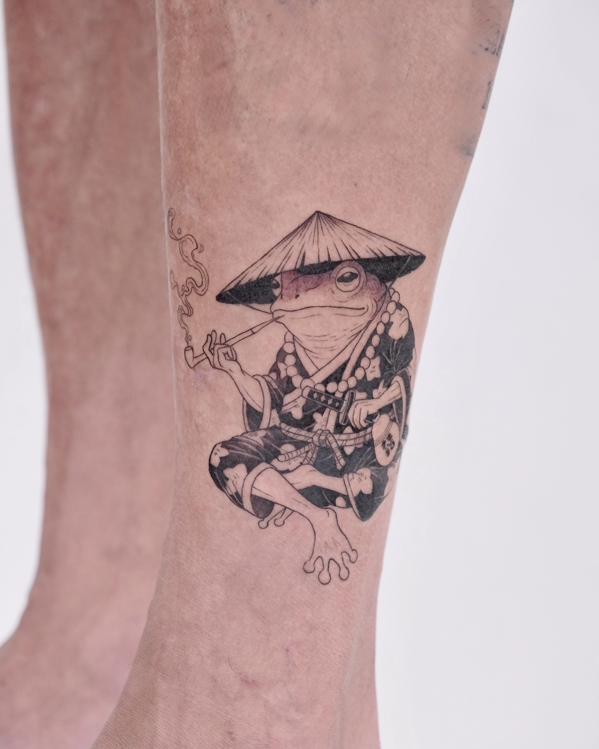 1748242185-small-black-grey-tattoo-studio-near-me-hanoi-vietnam-silver-ant-31
