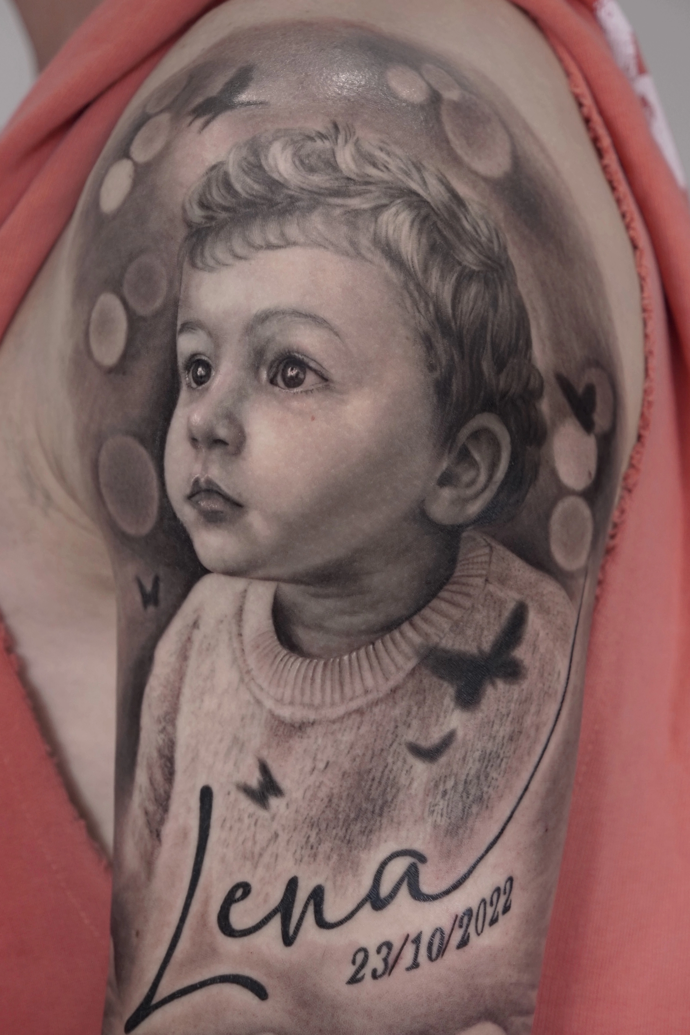 The Ultimate Guide to Realism Tattoos (2026) - Chapter 3 — How the Human Eye Sees Realism
