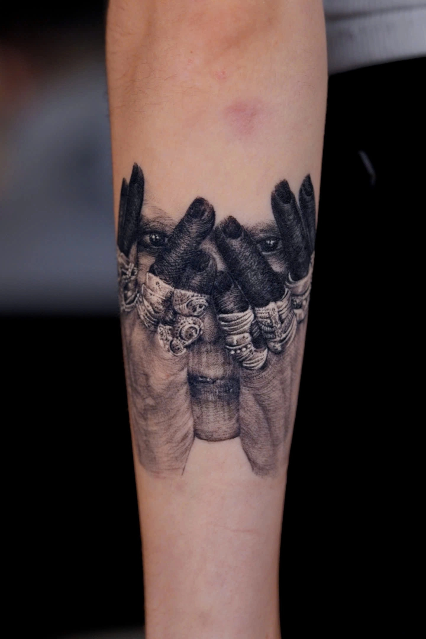 1788120142-handtattoo2x3